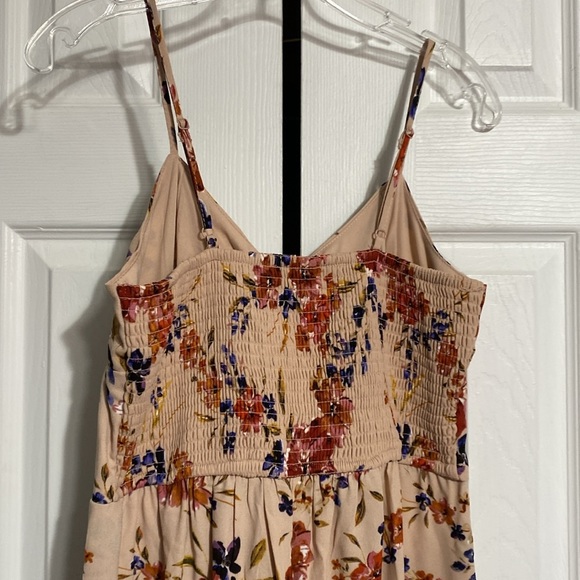 Xhilaration tan floral pantsuit jumpsuit size Medium - Picture 9 of 15